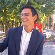Studente del quinto anno di ingegneria matematica impartisce lezioni di matematica e fisica per le scuole superiori e di analisi matematica per l'università